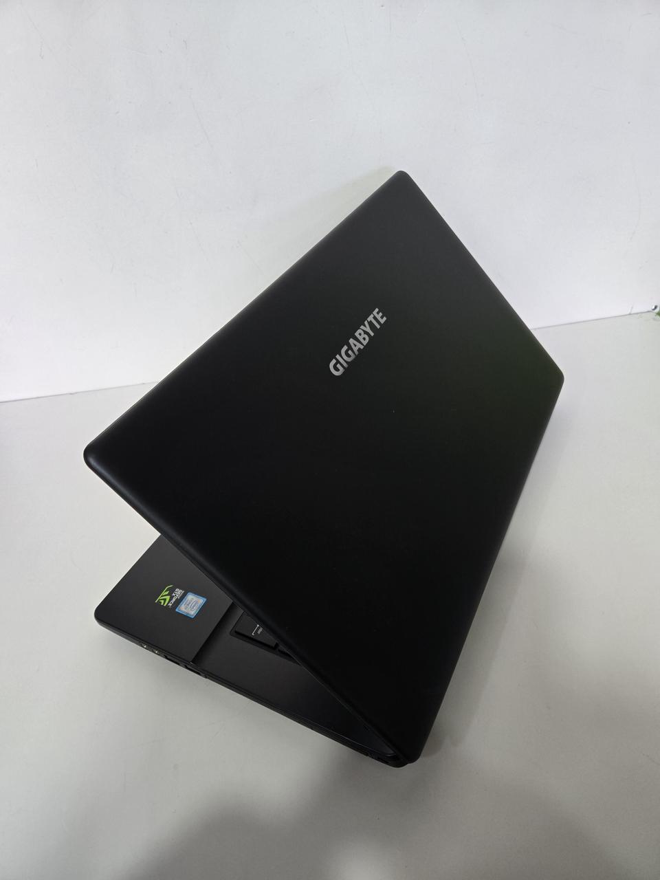 베터리새것!!기가바이트17인치게이밍노트북