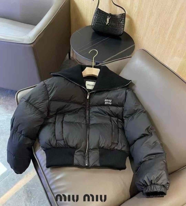 미우미우 여성 오리털 패딩