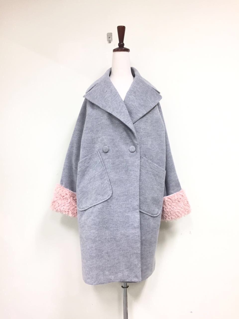 핑크 퍼소매 박시코트