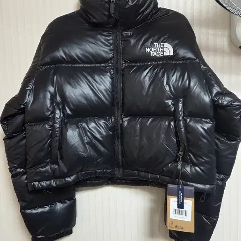 새상품 눕시 유광 숏패딩