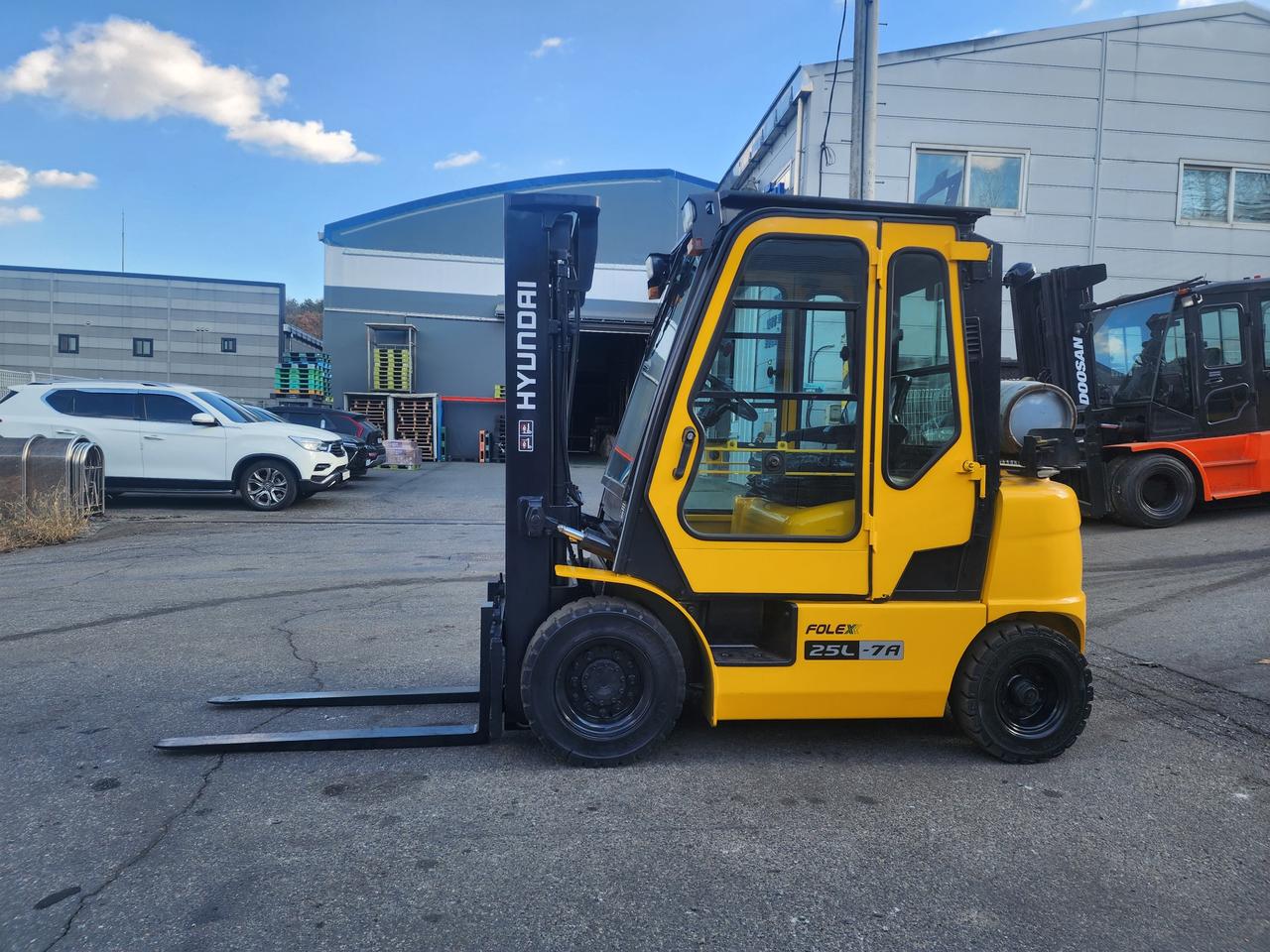 2.5톤 중고지게차 포렉스25L-7A 13년식(LPG)