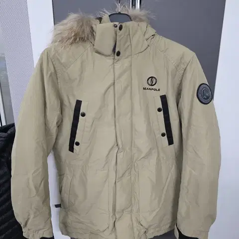 빈폴 아웃도어 덕다운패딩 100사이즈