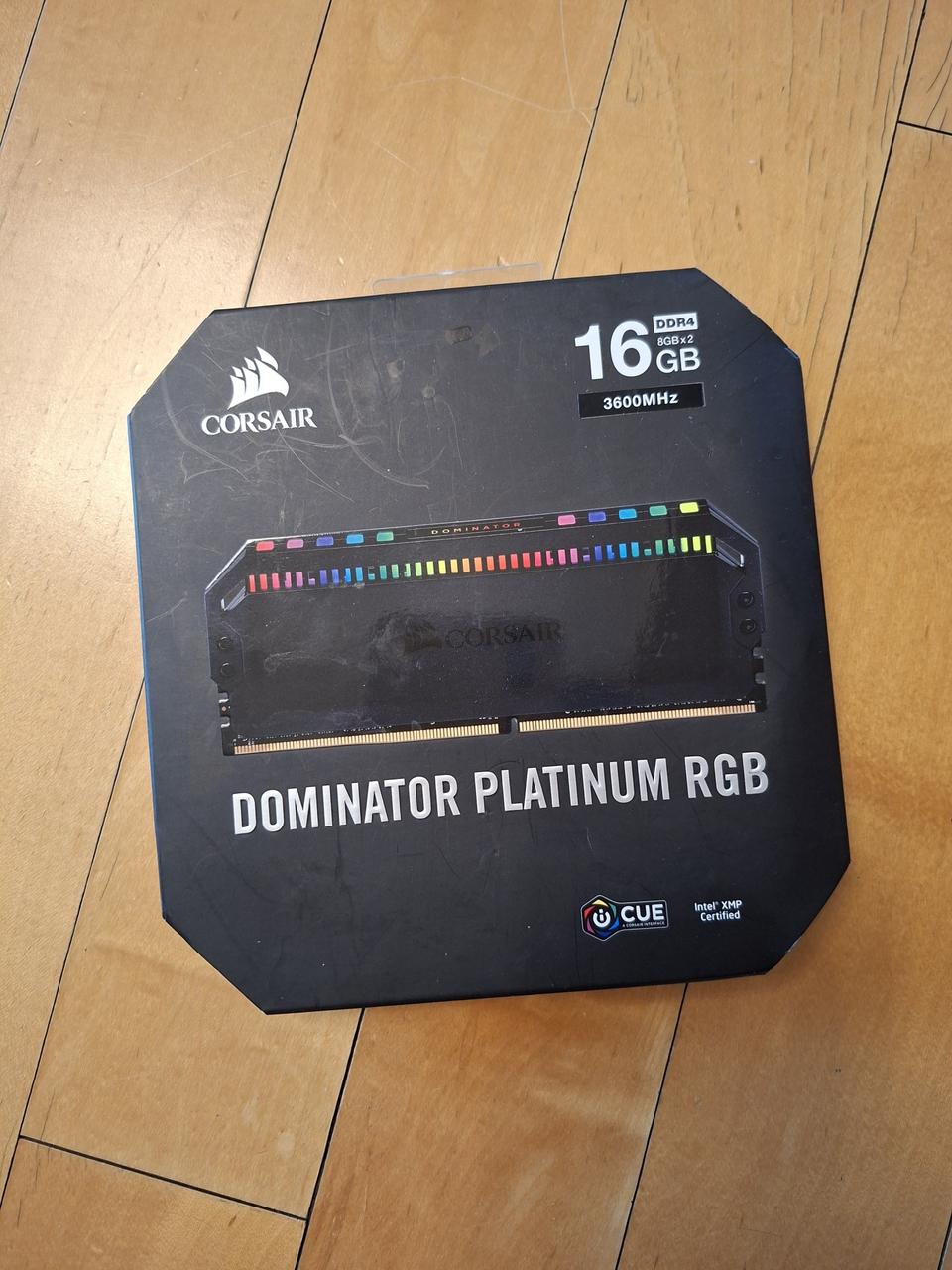 커세어 도미네이터 플래티넘 RGB DDR4 16기가 램