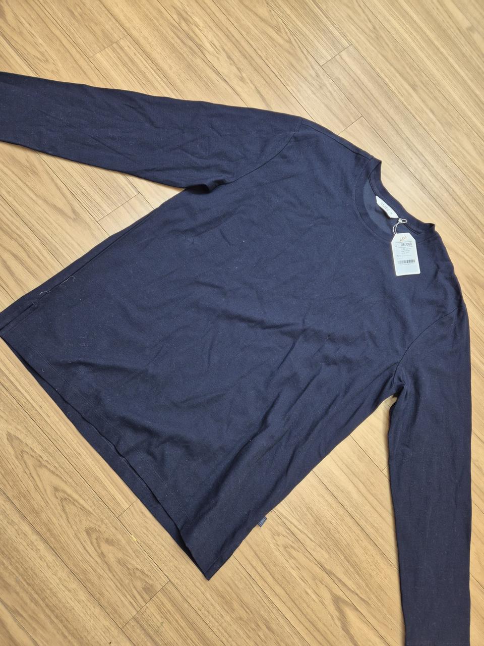 OLZEN 남성 긴팔 티셔츠 완전 새상품입니다. 택 달린 그대로 보관하고