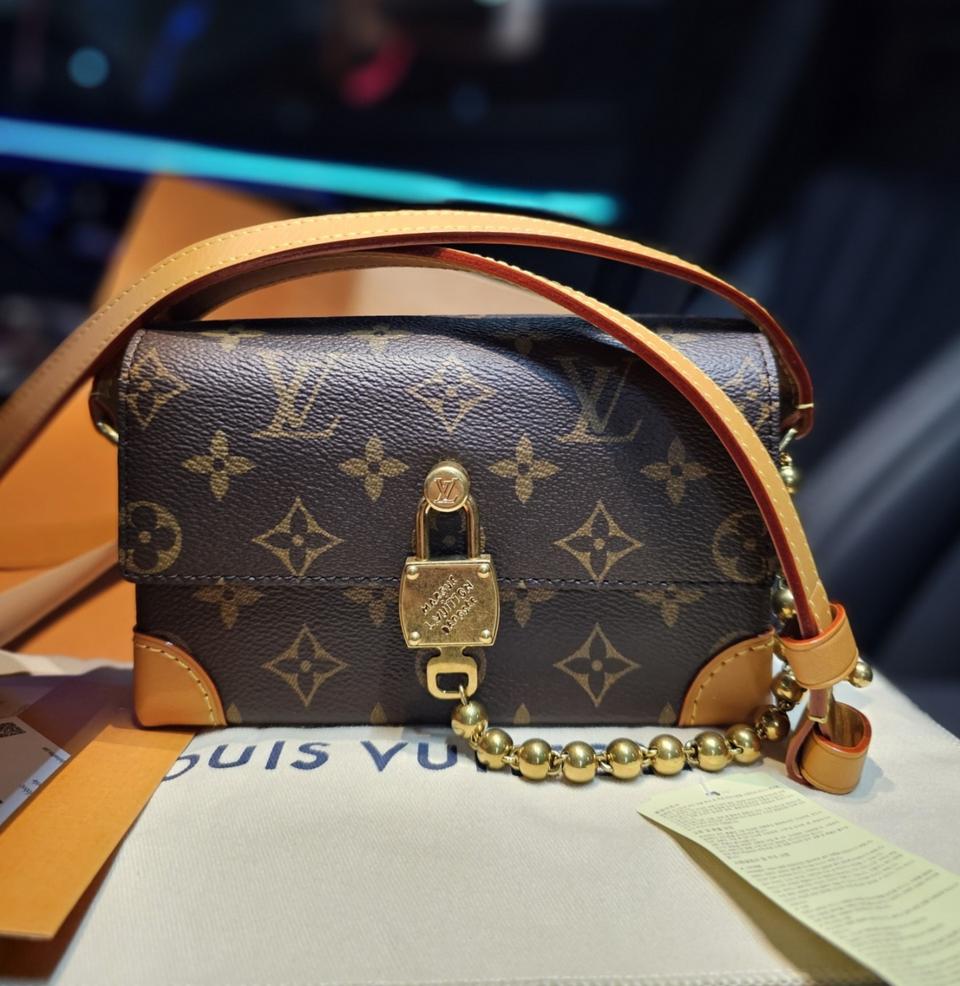 루이비통 퍼렐 스티머 웨어러블 월릿 패드락 크로스백 (새상품)  ​