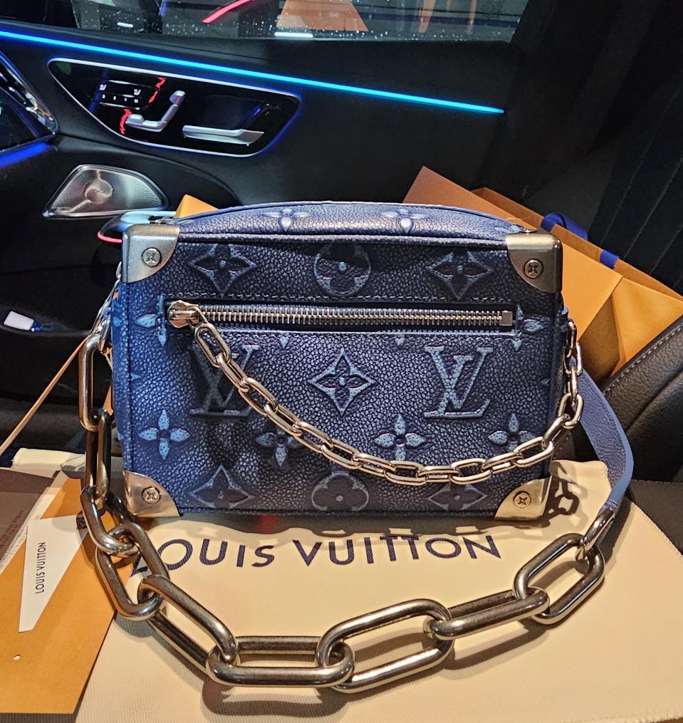 루이비통 버질아블로 토리옹 엠보싱 미니 소프트 트렁크 크로스백 