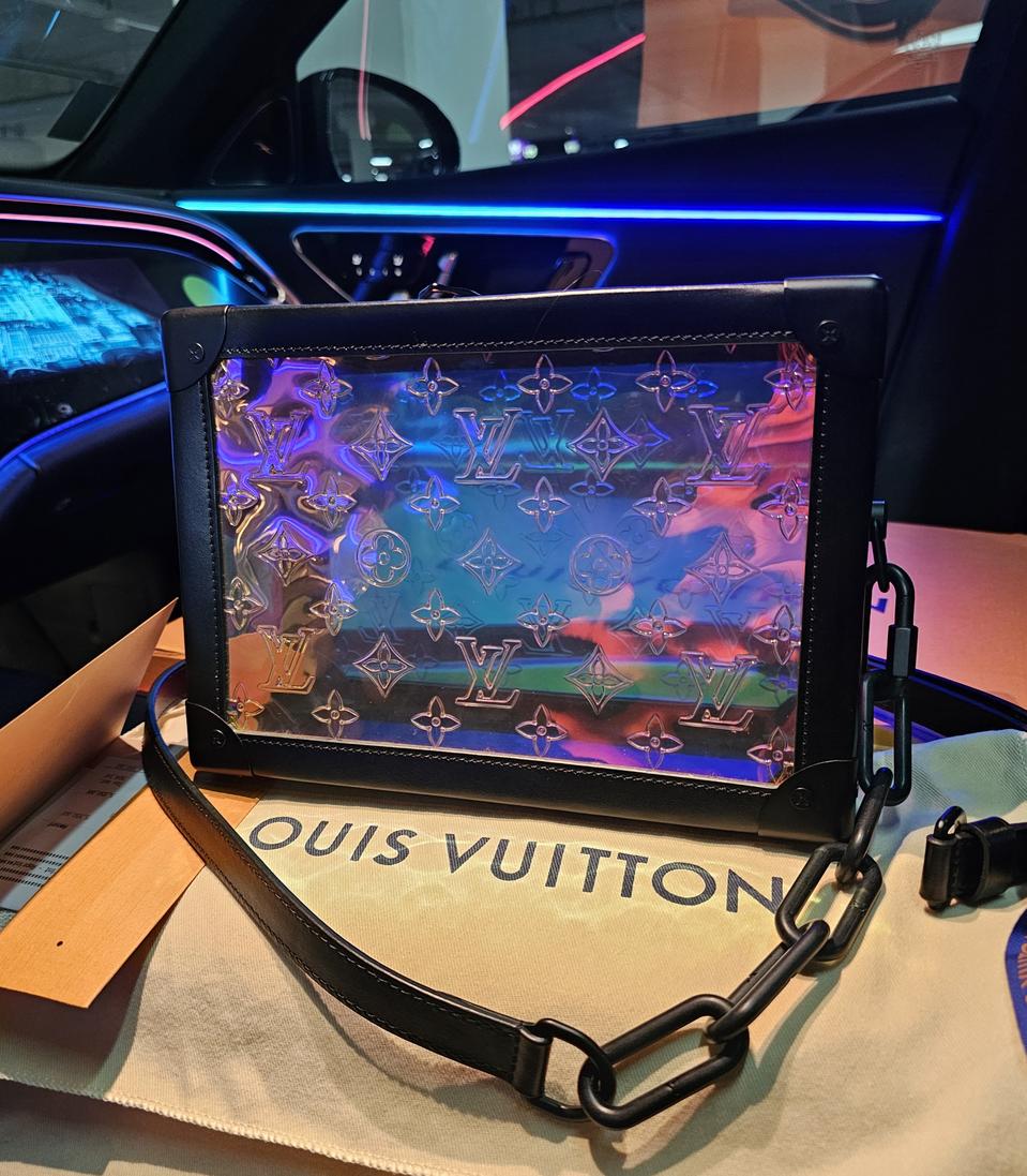 루이비통 모노그램 프리즘 소프트 트렁크 크로스백 버질아블로 (새상품)