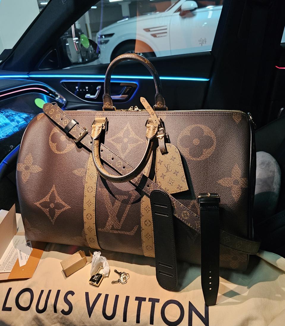 루이비통 리버스 자이언트 모노그램 키폴45 25FW (새상품)  ​