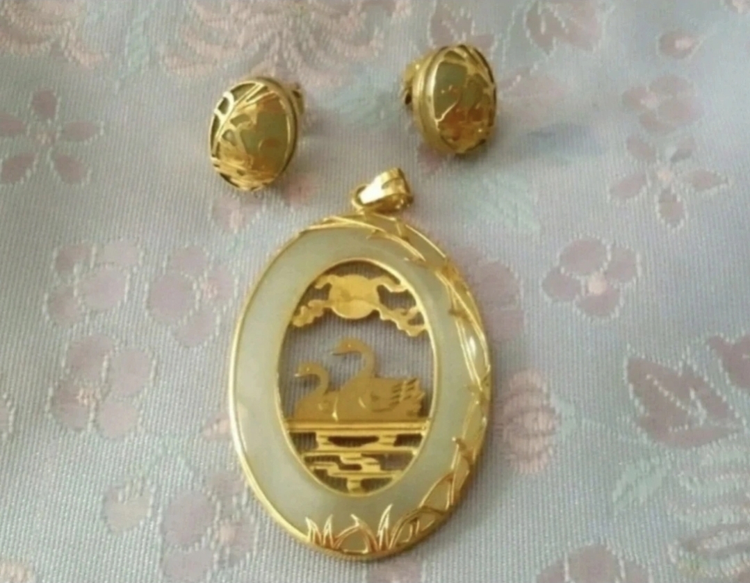 옥 팬던트와 귀걸이