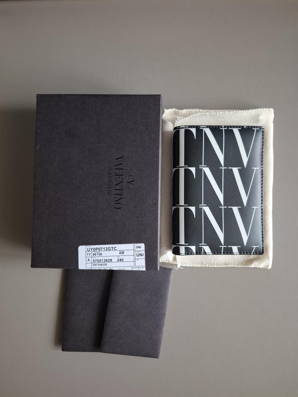 발렌티노 타임즈 반지갑 새상품