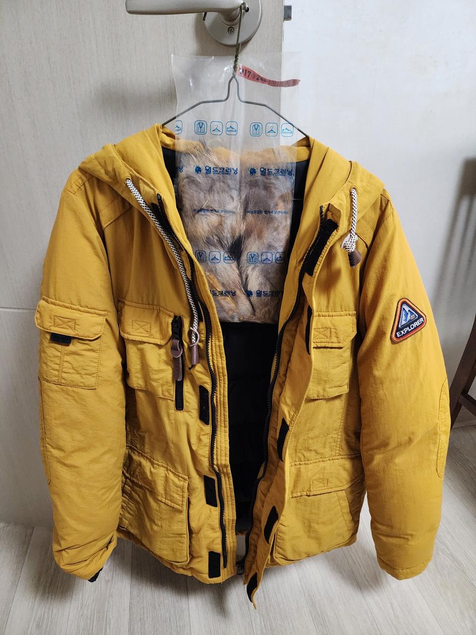 EXPLORER 노란색 패딩