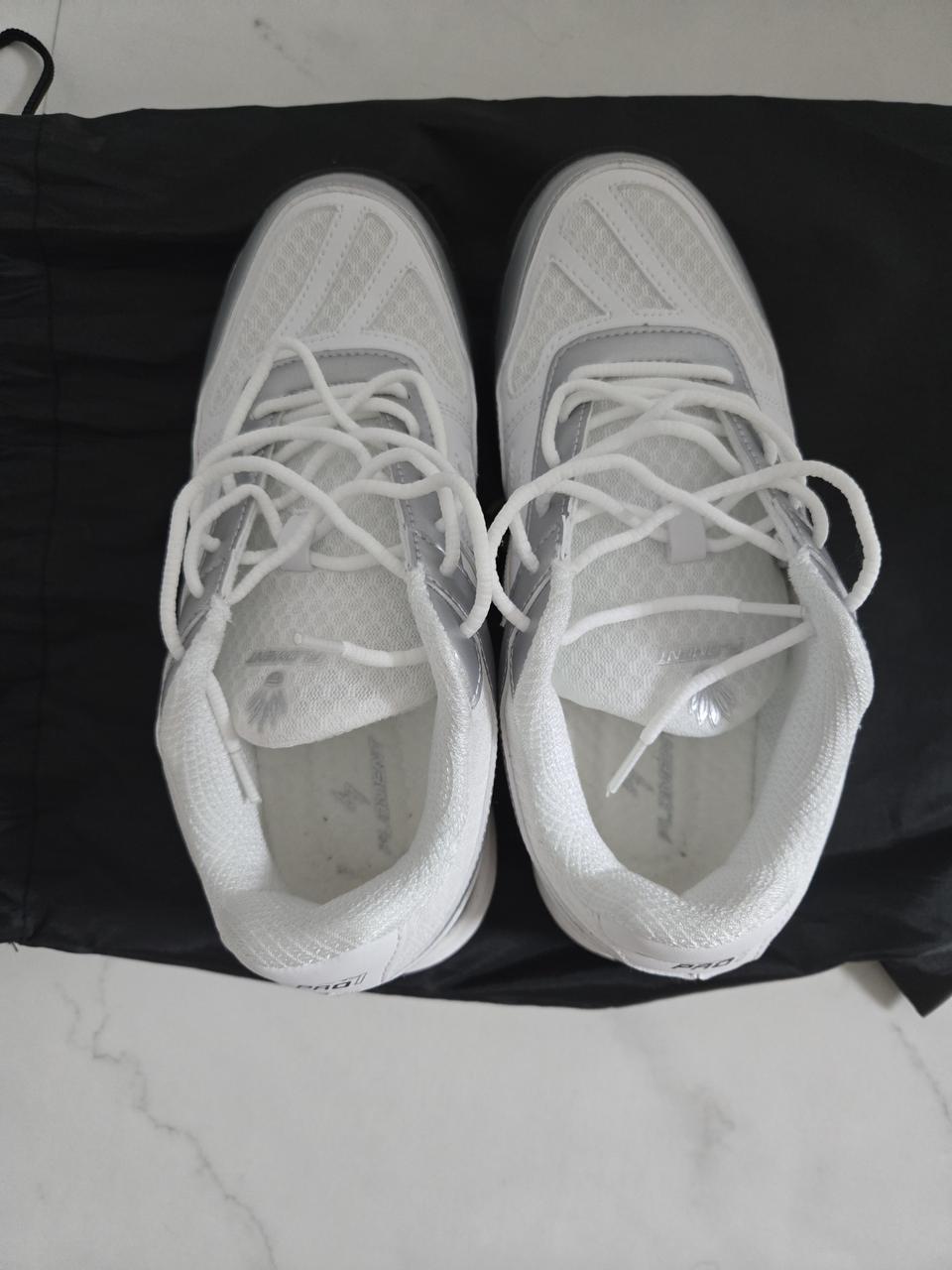 플로먼트 배드민턴화