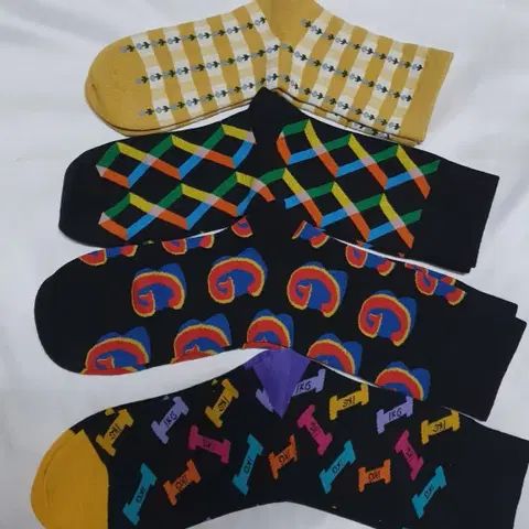 패턴 디자인 양말 4켤레 팔아요 ~