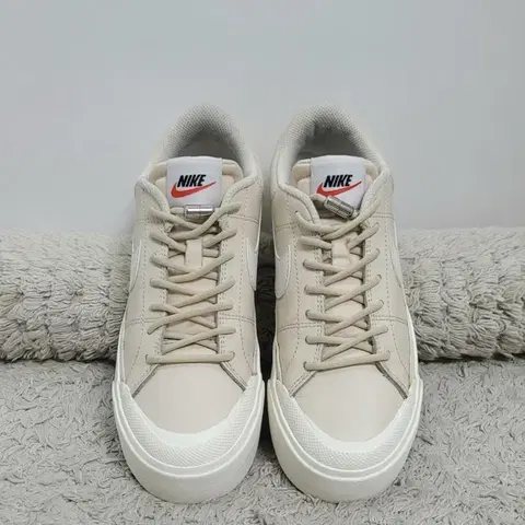 나이키 코트 레거시 리프트 235