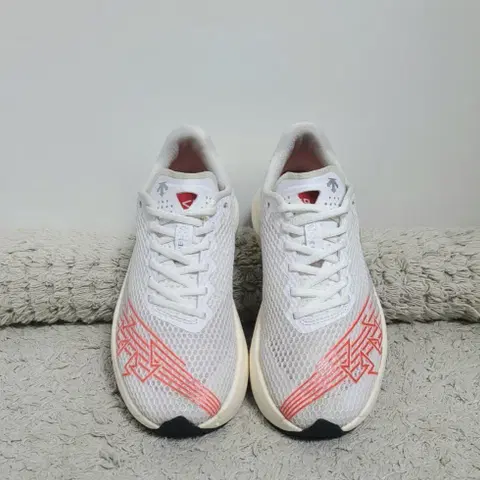 데상트 델타프로 EXP 런닝화 245