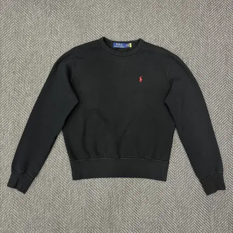 폴로 블랙 맨투맨