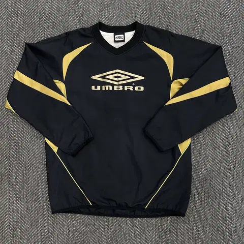 엄브로 웜업 블랙/골드