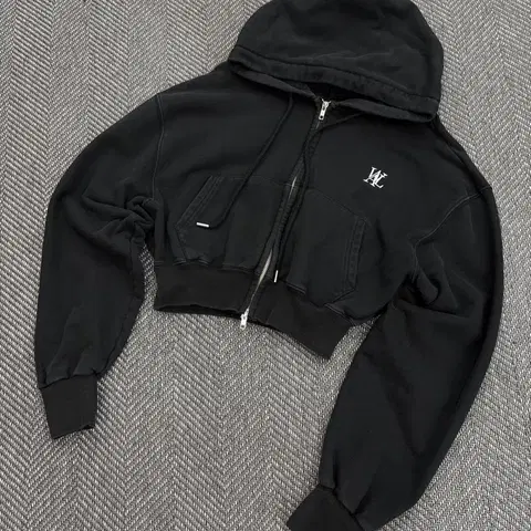 우알롱 후드집업 블랙