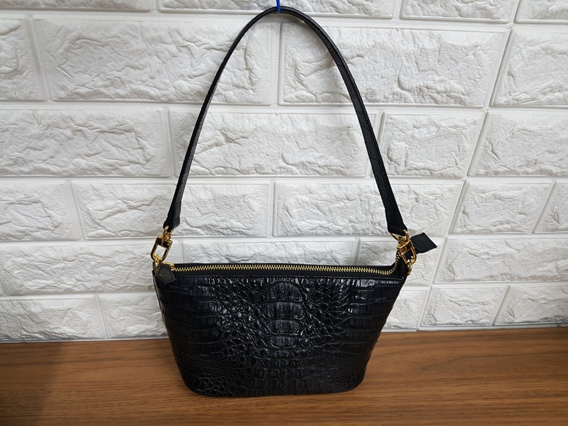 크로티모 악어가죽 파우치백 (리얼 카이만 숄더백)