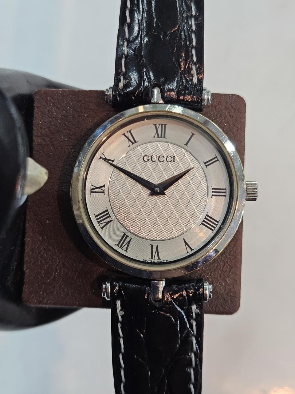 구찌 정품 남여공용 2040M 시계 판매합니다