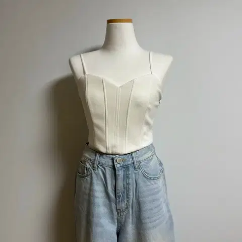 [새상품] D2 고퀄 끈 나시 뷔스티에