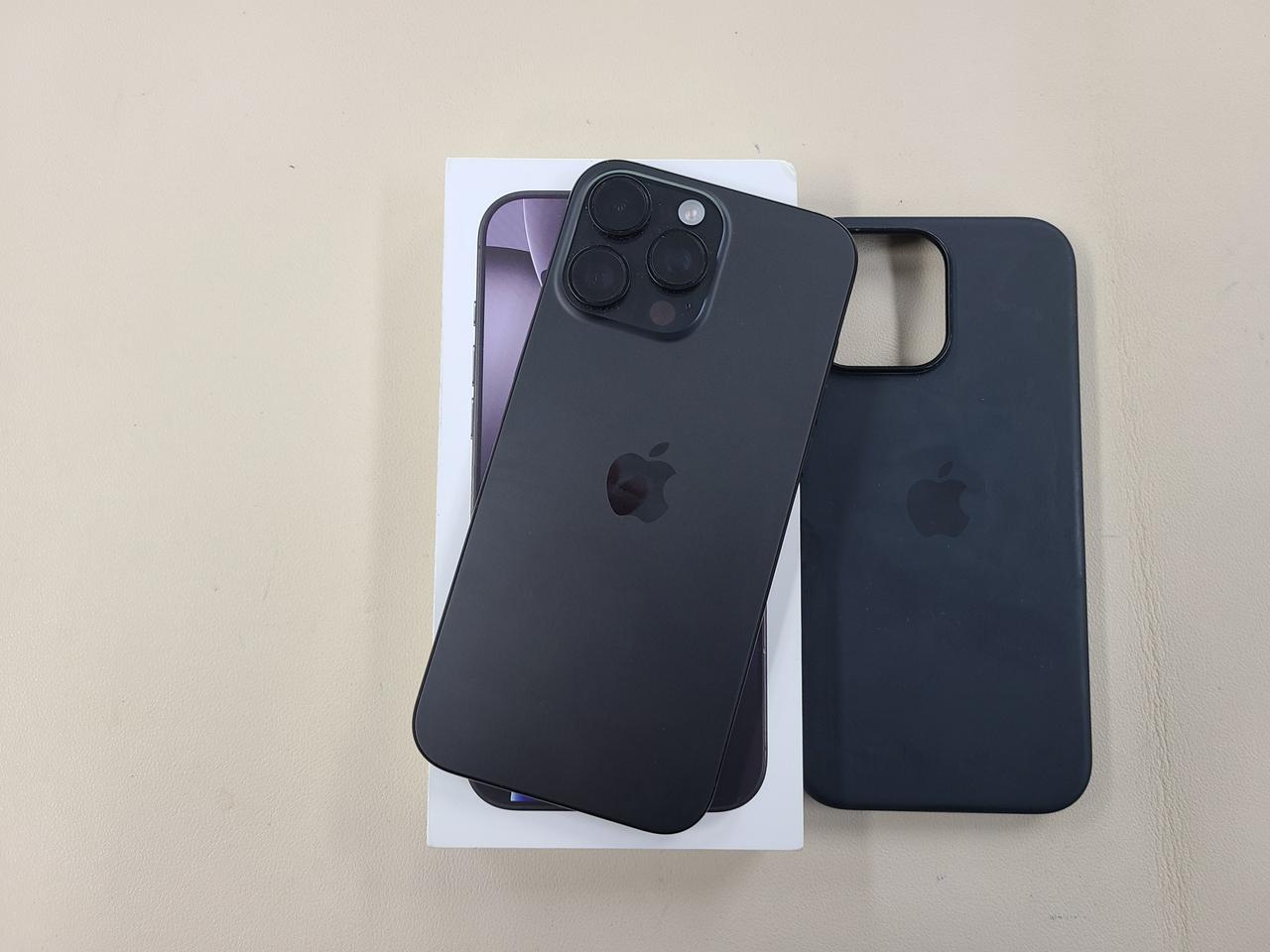 아이폰16프로맥스 256G 밧데리100프로 풀박스 실사용3개월 ^^