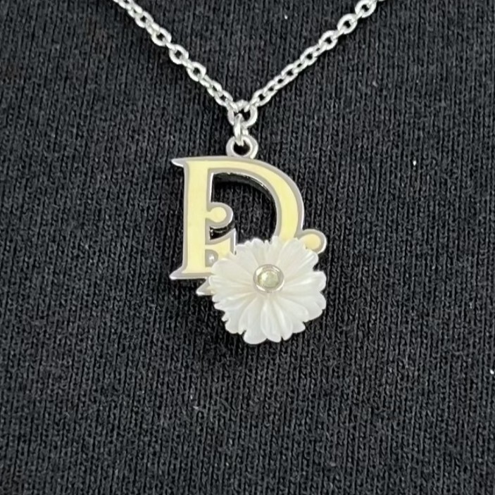 디올 오블리크 데이지 목걸이