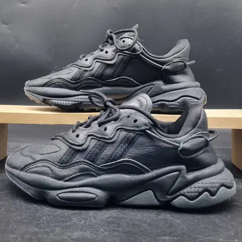 아디다스 오즈위고 올블랙 여성운동화230