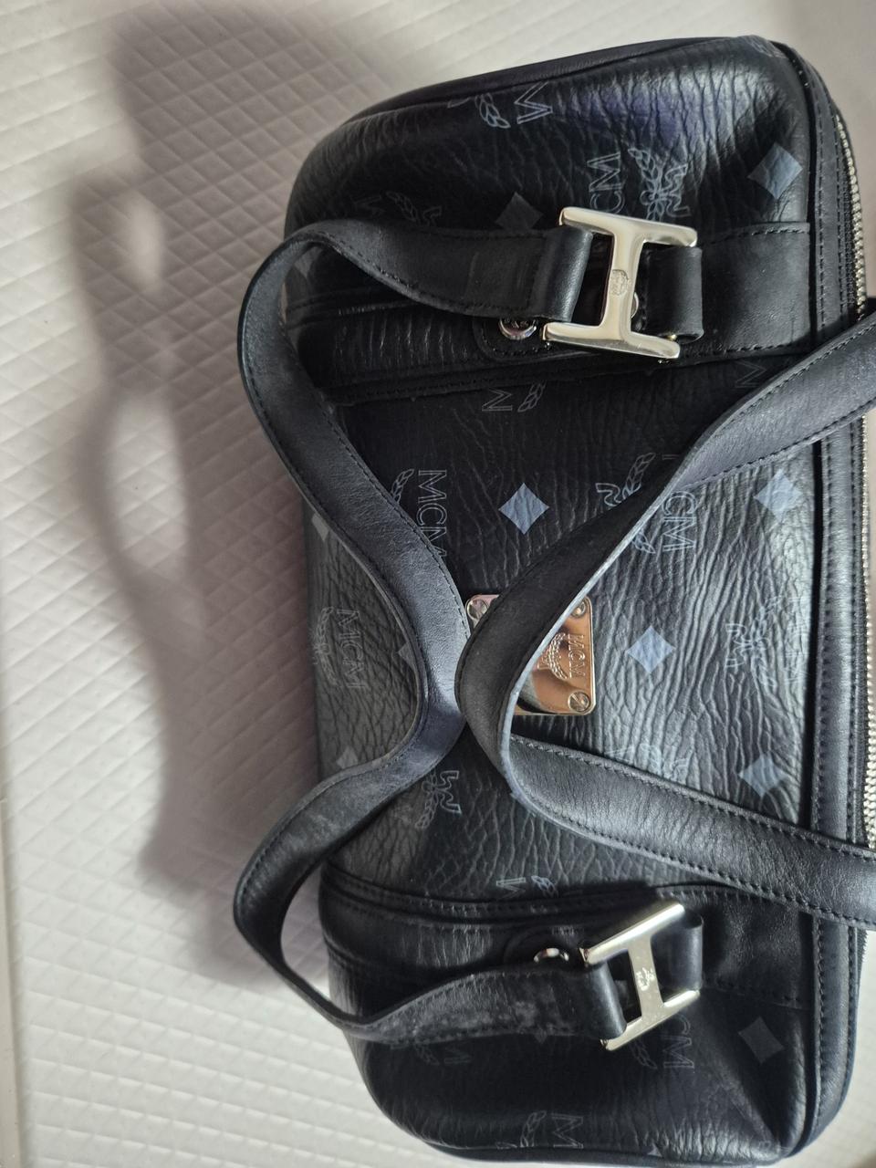 MCM 블랙 로고 보스턴