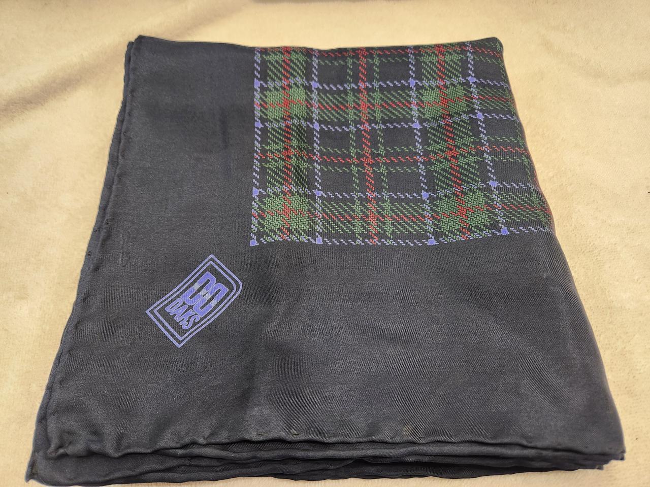 닥스 체크 패턴 실크 스카프