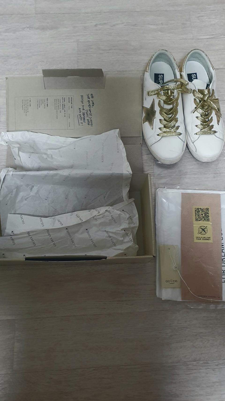 골든구스 슈퍼스타 미사용 새제품 판매합니다