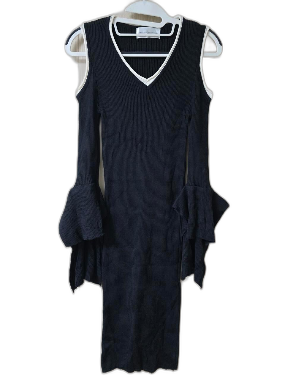 어깨트임 섹시  니트 튤립소매 원피스