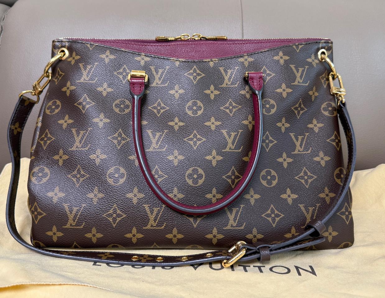 루이비통 모노그램 팔라스MM 토트 숄더백 버건디