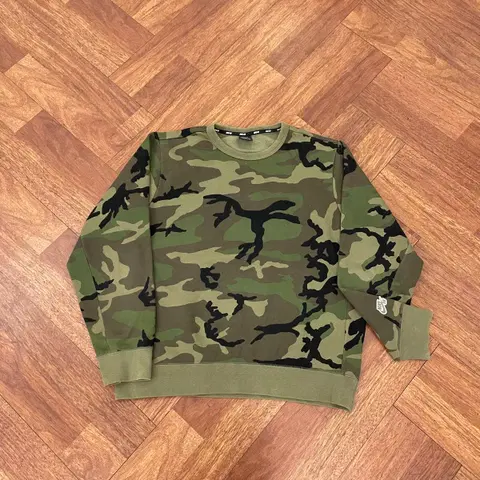 나이키 SB 카모 맨투맨