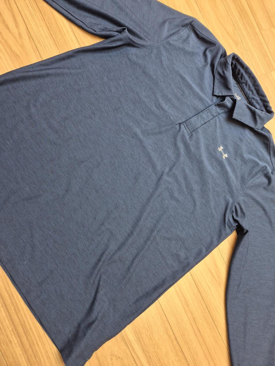 언더아머 남성 긴팔 셔츠 XL 사이즈입니다. 재질은 폴리에스터 88%와