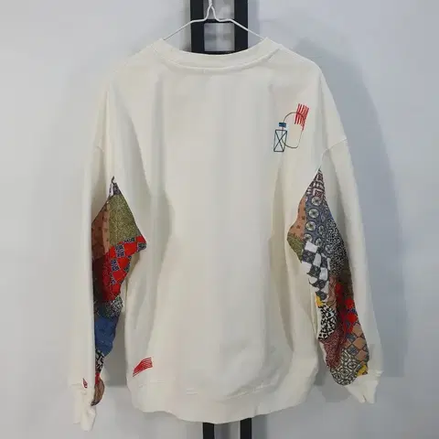 뉴에라 맨투맨 패치워크 퀼팅 페이즐리 크루넥 화이트 xl