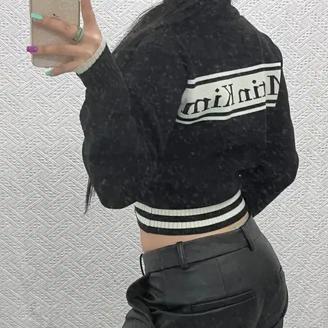 마똉킴 스트라이프 스펠포인트 크롭 여리 가디건 S C06865