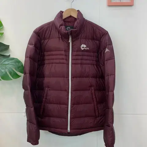 네파 덕다운 경량패딩 점퍼 버건디 105