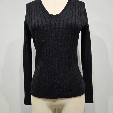 버버리 V넥 골지 니트 블랙 긴팔