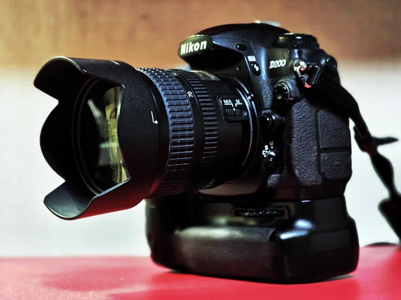 니콘 D200 DSLR 카메라+18-70렌즈+세로그립+플레쉬+가방