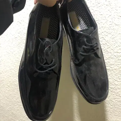 검정색 에나멜 남성 구두 아우리가 280