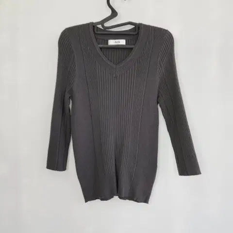 0042 더엣지 골지 V넥 니트 55사이즈