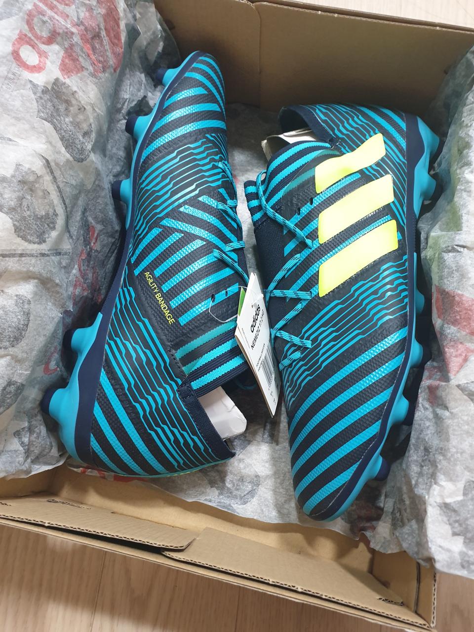 아디다스축구화 완전새제품 싸게내놔요 교신가능