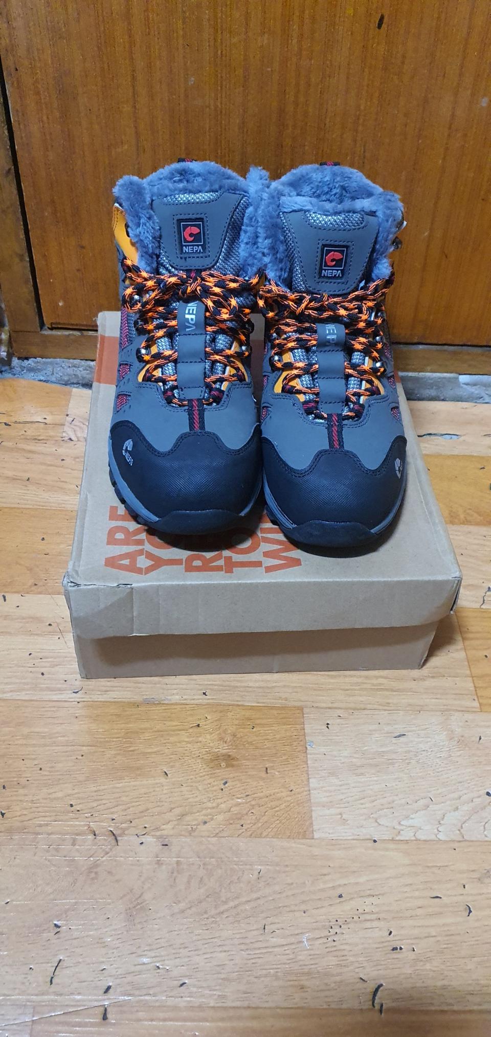 네파아이젠방한등산화(방한화,안전화)~거의새거