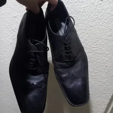 260 바나나리퍼블릭 남성 검정색 윙팁 구두 8m