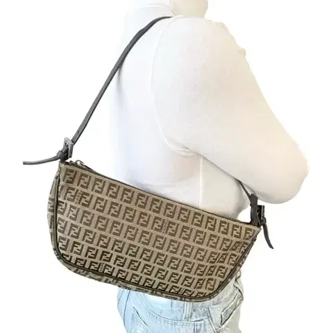 정품 펜디 FF 주카 맘마 바게트 미니백