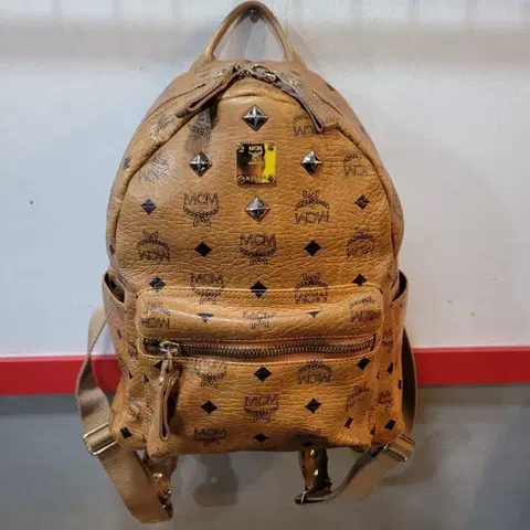 정품 MCM 비세토스 스터드 백팩