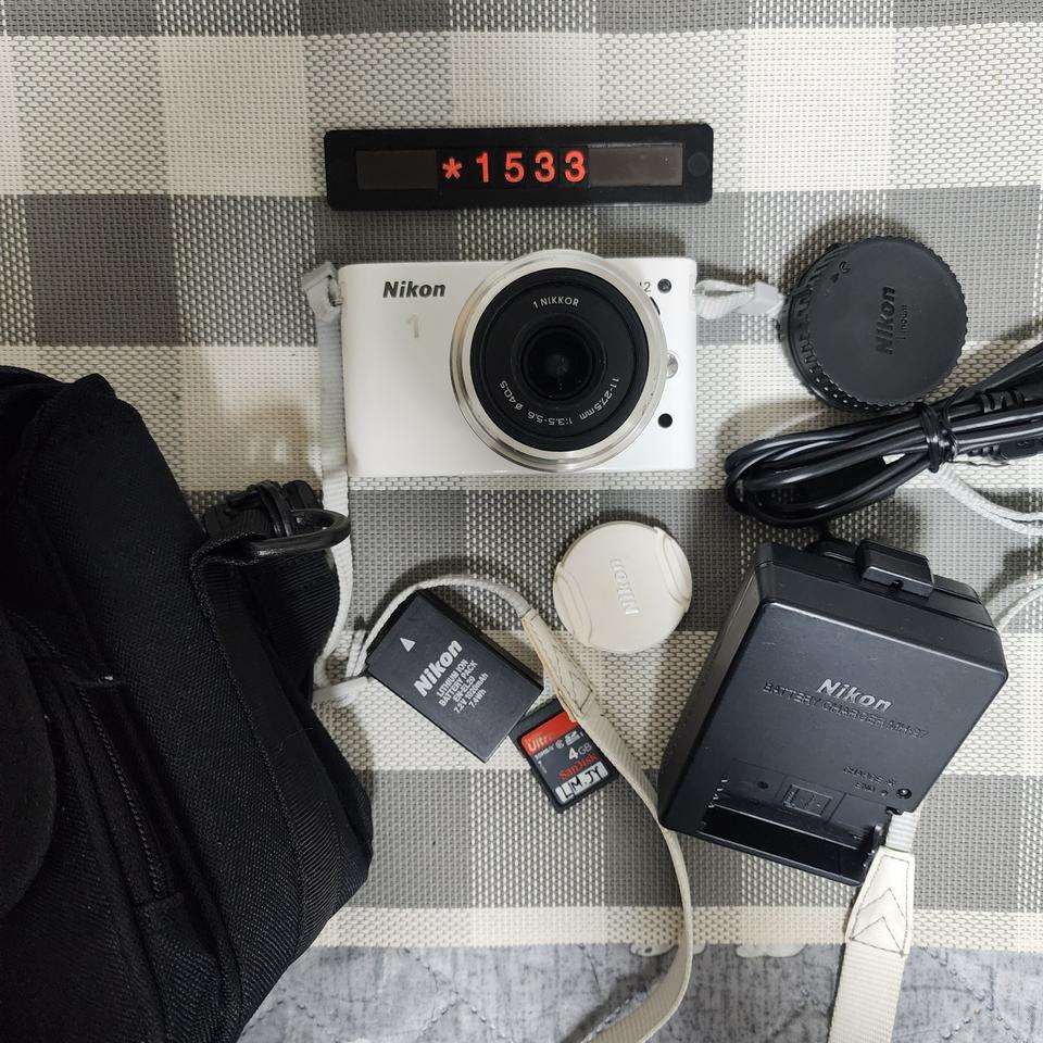 니콘 1 J2 화이트바디 디지털카메라 11-27.5미리 줌렌즈