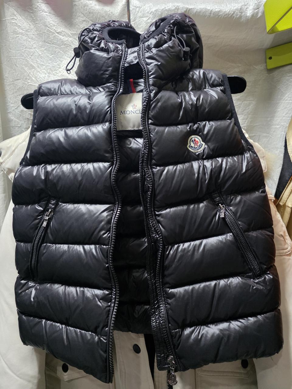 몽클레어 패딩조끼