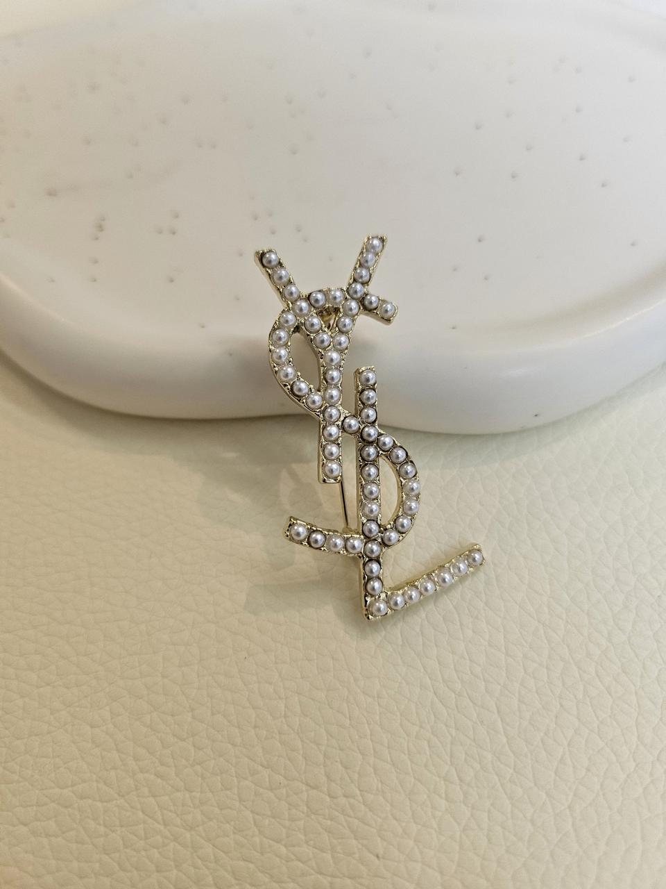 입생로랑 업사이클링 진주 브로치